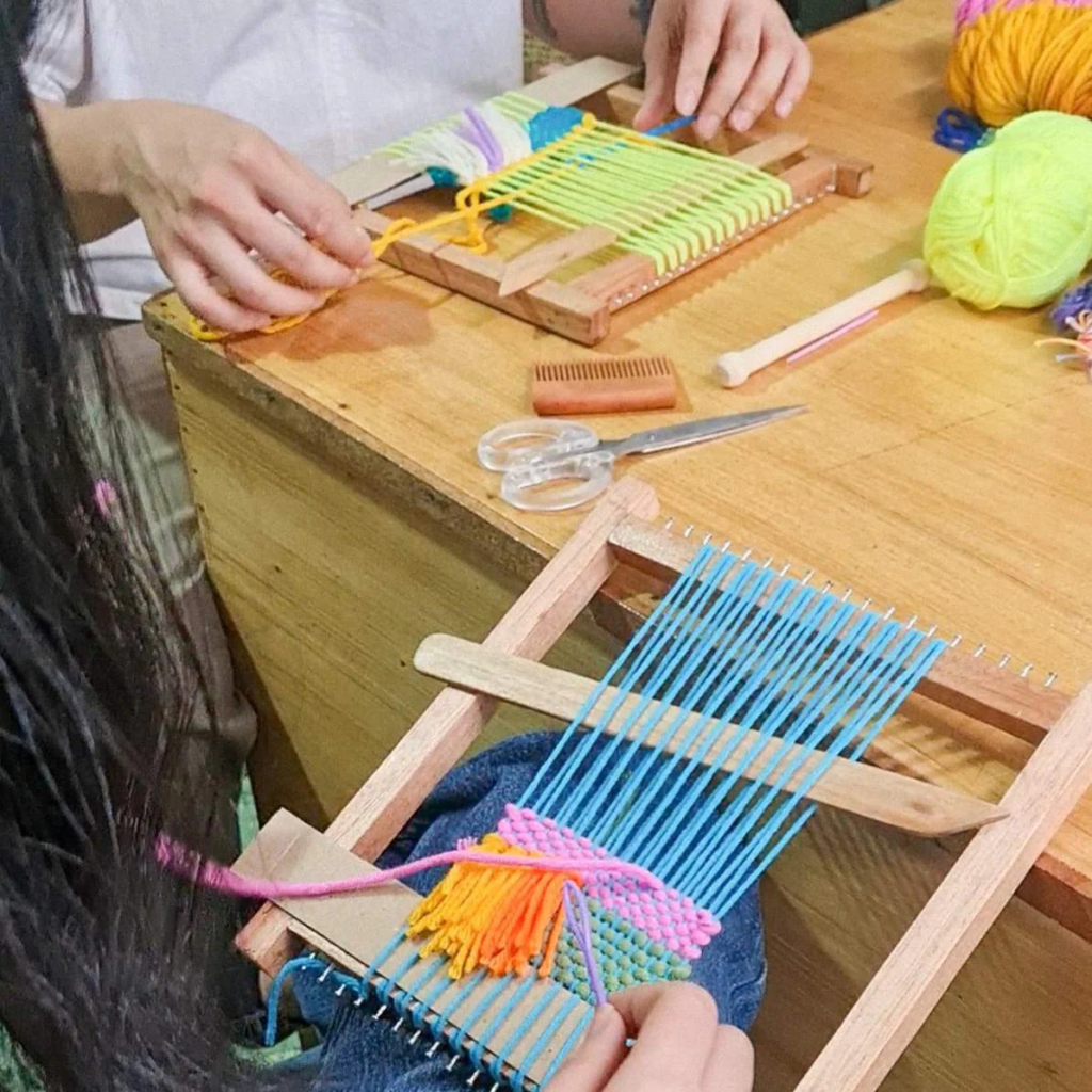 How to weave - Weaving with a Frame and Yarn